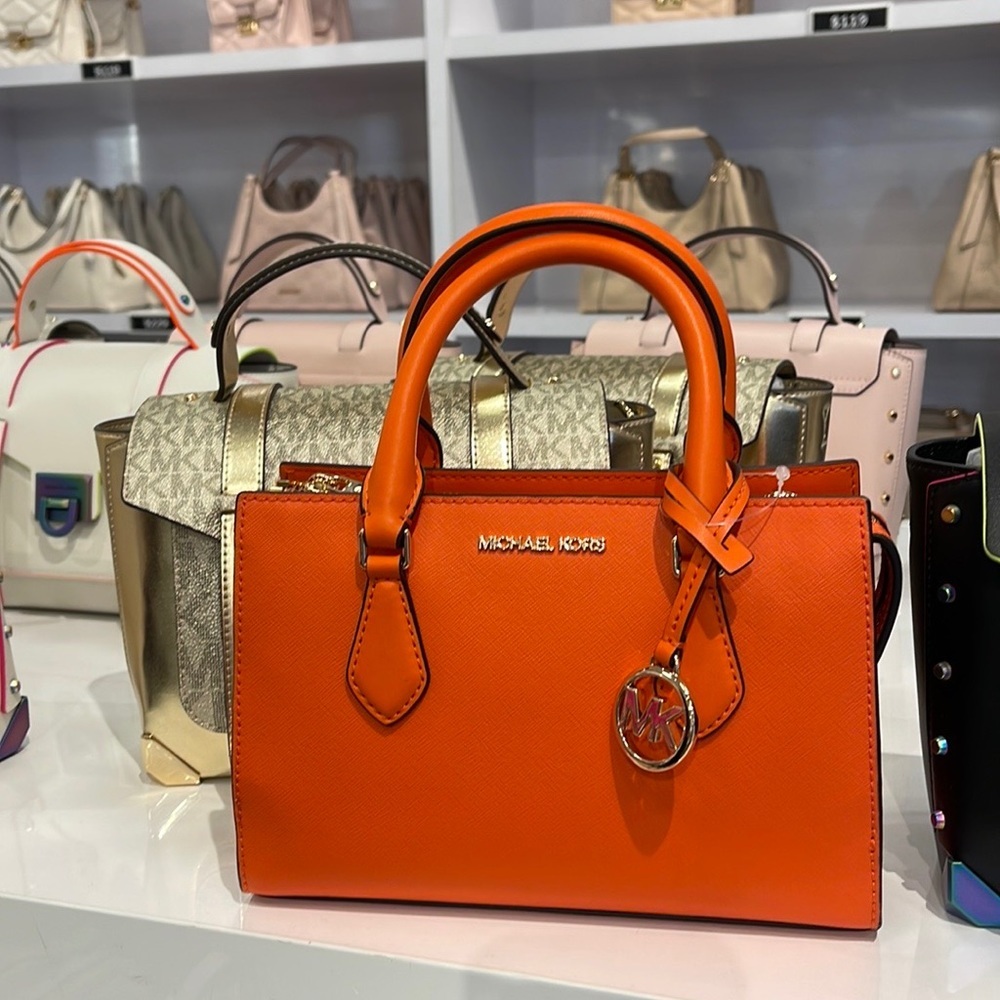 MICHAEL KORS SHEILA SMALL CENTER ZIP SATCHEL/CROSSBODY POPPY COLOR
NWT